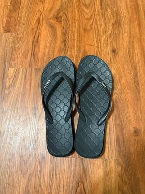 Steve Madden Flip Flops